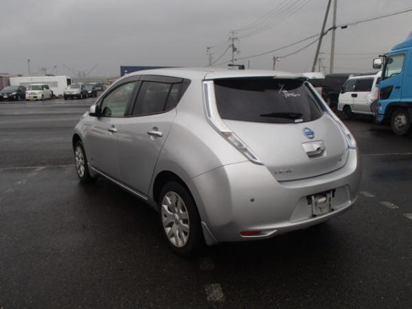 Nissan Leaf 2013 серый вид сзади