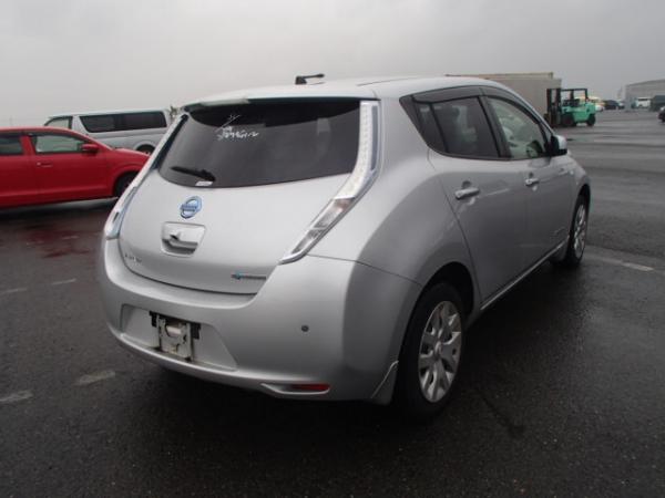 Nissan Leaf 2013 серый зад