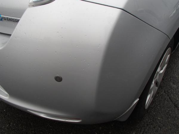 Nissan Leaf серый задняя фара