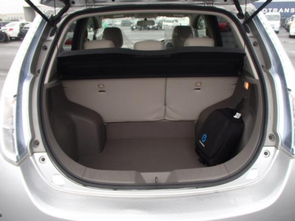Nissan Leaf 2013 серый багажник