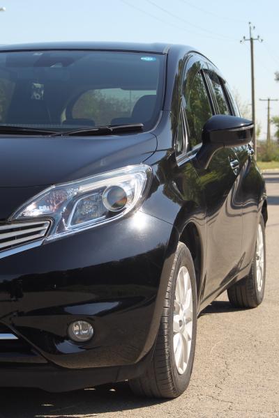 Nissan Note 2015 чёрный передняя фара