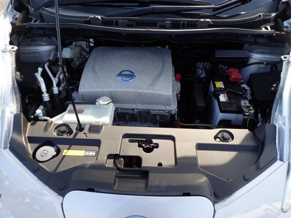 Nissan Leaf I 2013 серый двигатель