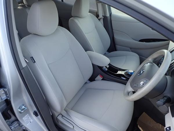 Nissan Leaf I 2013 передние сидения справа