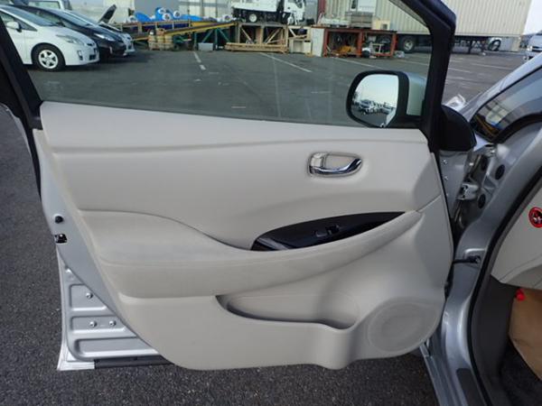 Nissan Leaf I 2013 серый левая дверь