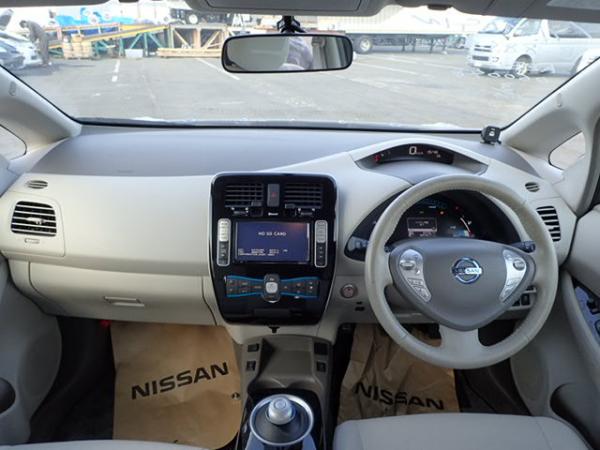 Nissan Leaf I 2013 серый салон
