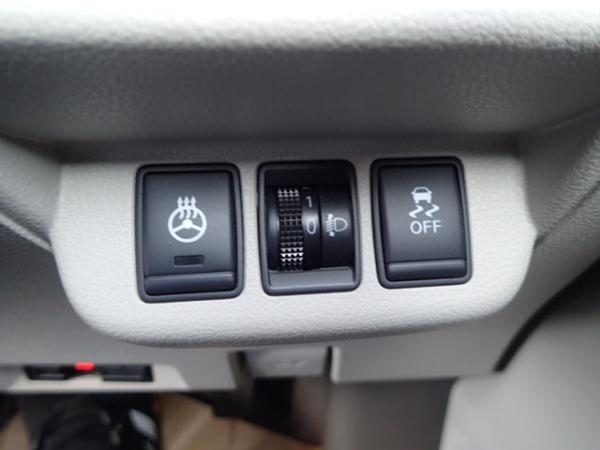 Nissan Leaf I 2013 кнопки 2