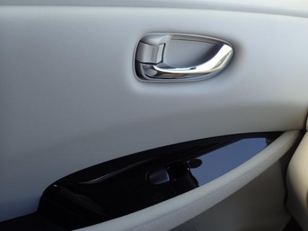 Nissan Leaf I 2013 кнопки на задней правой двери