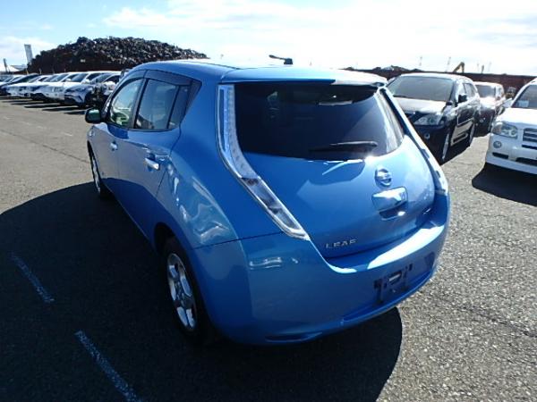 Nissan Leaf 2012 синий вид сзади