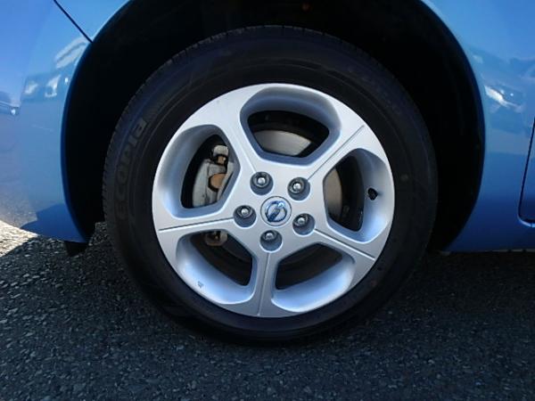 Nissan Leaf 2012 синий колесо