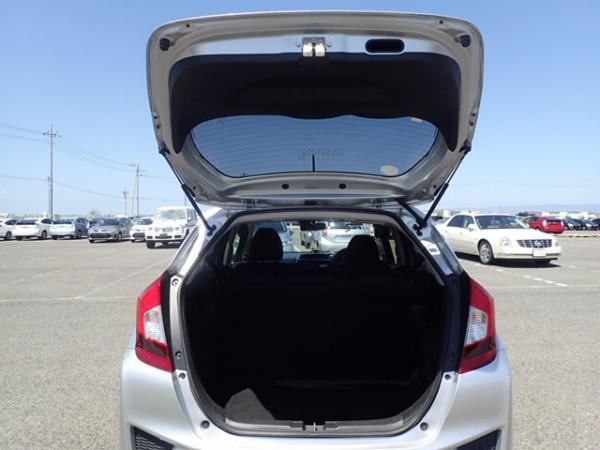 Honda Fit III Рестайлинг серый багажник