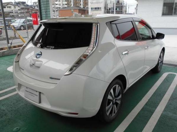 Nissan Leaf I 2016 белый сзади