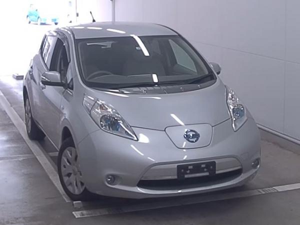 Nissan Leaf I серый спереди