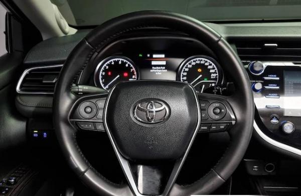Toyota Camry IX
