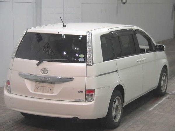 Toyota Isis I 2й-Рестайлинг